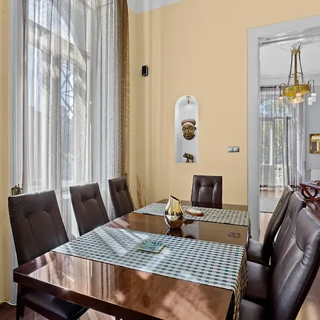 아파트 Count Andrassy Luxurious