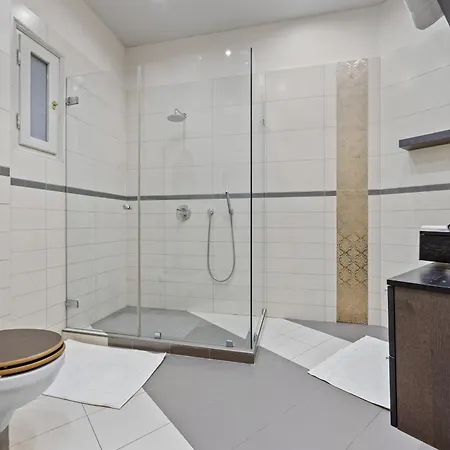 Count Andrassy Luxurious 아파트 *