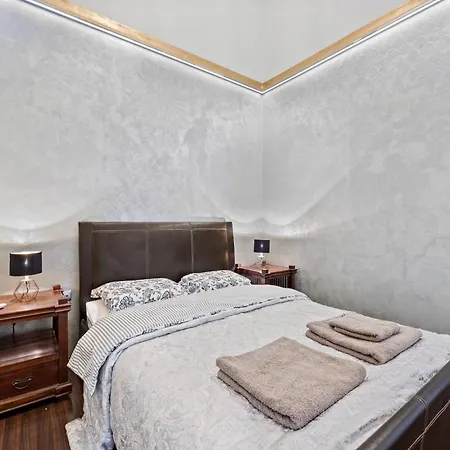 Count Andrassy Luxurious Apartment Budapest