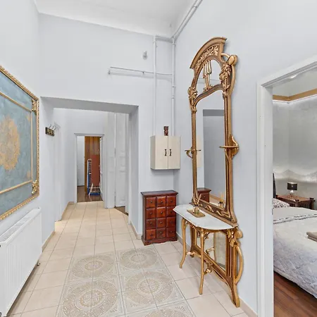Apartment Count Andrassy Luxurious
