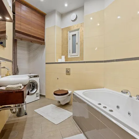 Count Andrassy Luxurious דירה בודפשט