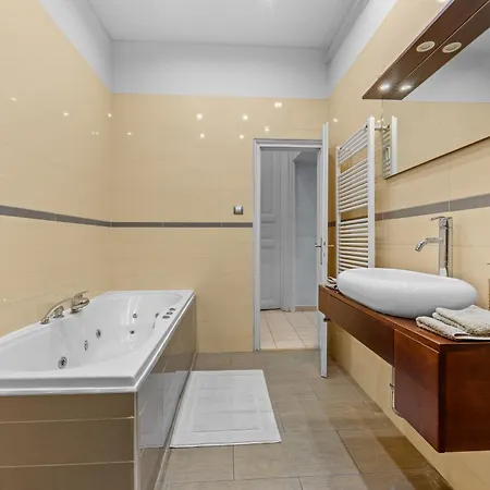 Apartment Count Andrassy Luxurious